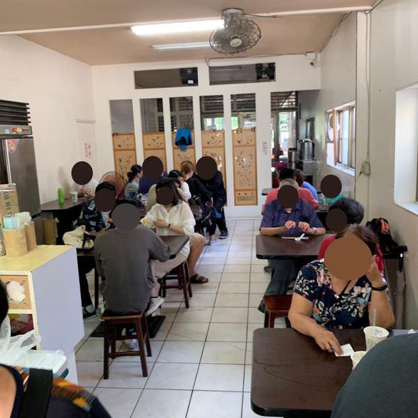 [宜蘭美食] 正常鮮肉小籠湯包。宜蘭火車站附近美食，現包現蒸超多汁。內用區