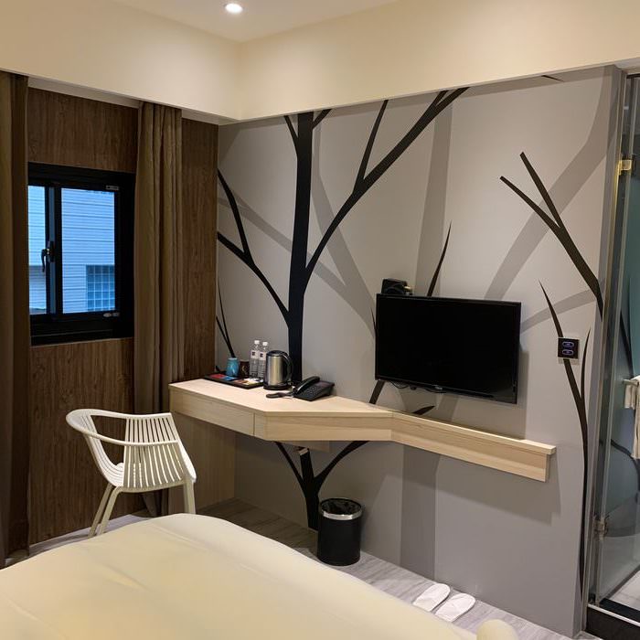 [礁溪住宿] 福岡6號溫泉飯店。房間桌子