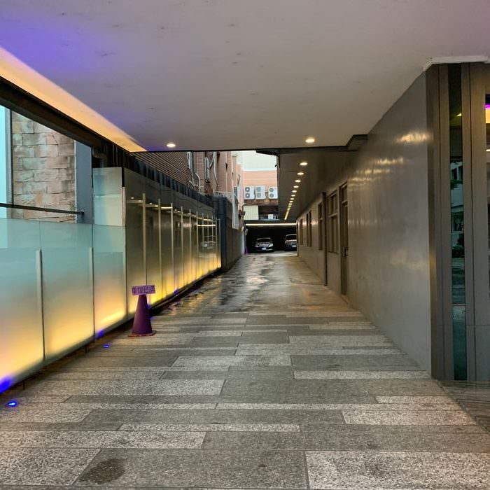 [礁溪住宿] 福岡6號溫泉飯店。停車庫