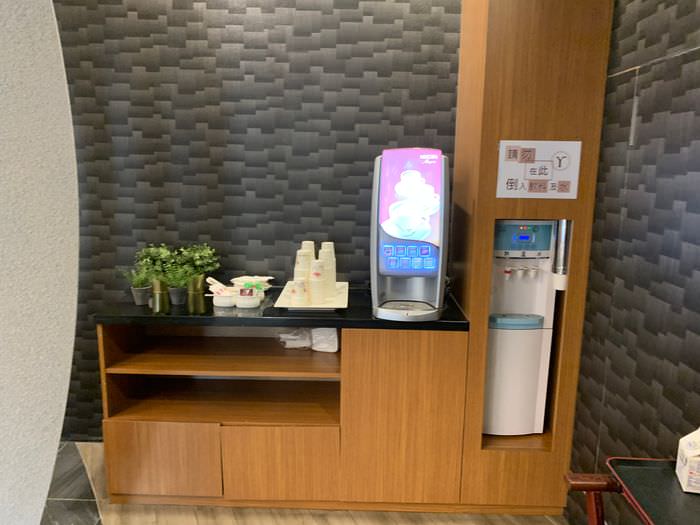 悅豪大飯店新竹館。新竹火車站附近休息住宿推薦。步行只要5分鐘。 - 第4張圖 悅豪大飯店新竹館。1F飲品區