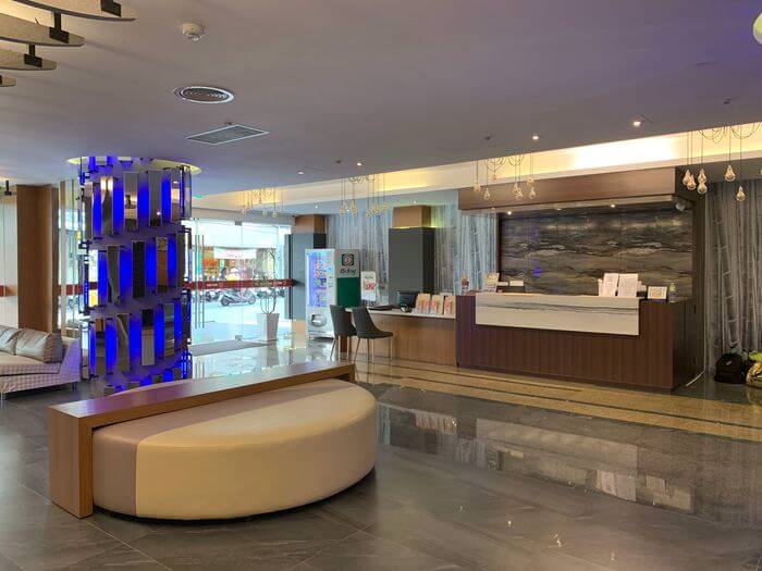 悅豪大飯店新竹館。新竹火車站附近休息住宿推薦。步行只要5分鐘。 - 第2張圖 悅豪大飯店新竹館。一樓大廳