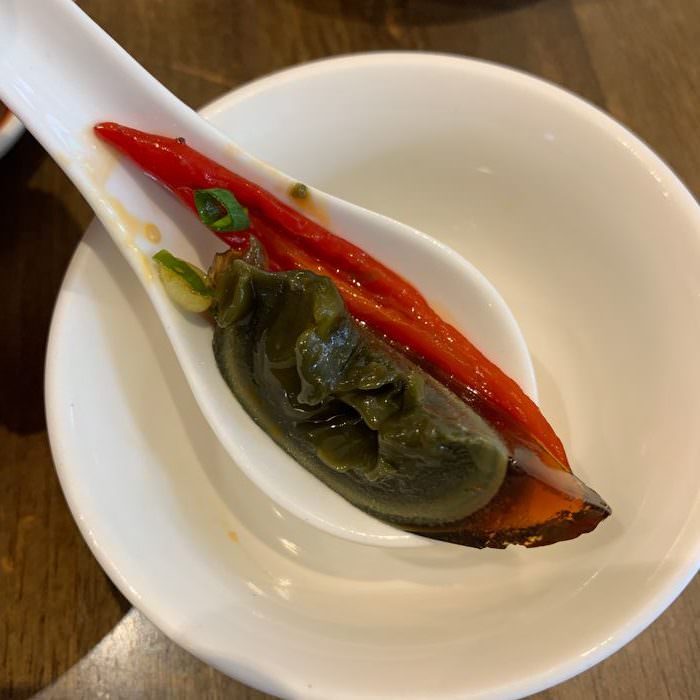 [中永和美食] 五草車中華麵食館永和店。燒椒皮蛋怎麼吃