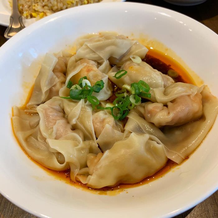 [中永和美食] 五草車中華麵食館永和店。紅油蝦仁抄手