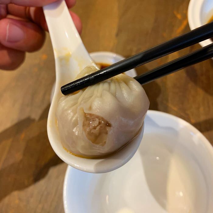 [中永和美食] 五草車中華麵食館永和店。小籠包爆汁