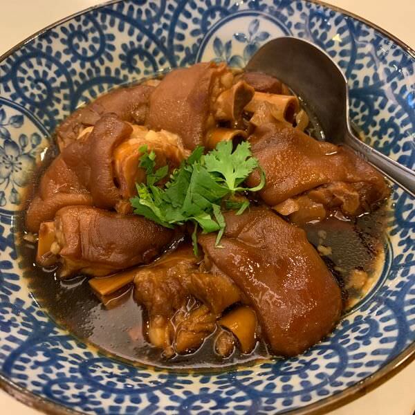 全家福客家菜館竹北館。家傳豬腳