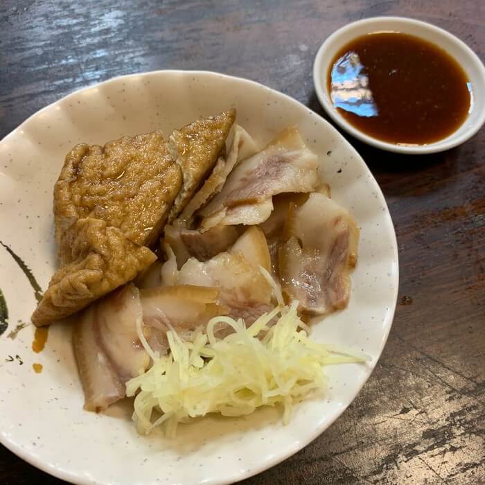 [新竹美食] 阿明滷肉飯，豬頭皮