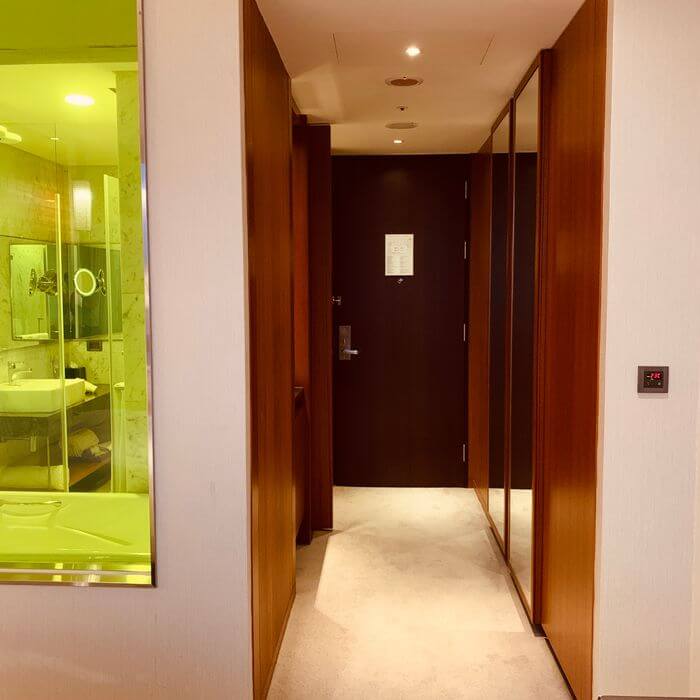 新竹芙洛麗大飯店/浴室和大門