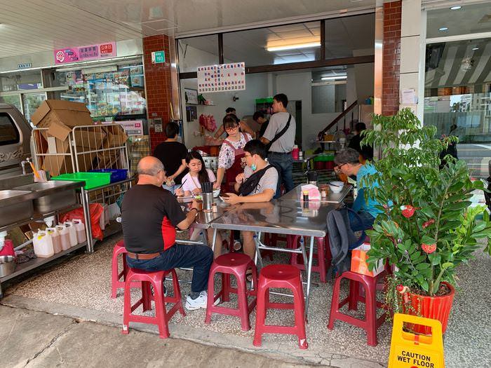[台南美食]光明街無名肉燥飯內用座位