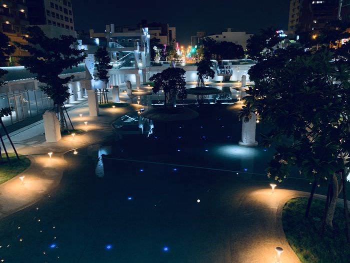 [台南安平住宿]臺邦商旅。河樂廣場夜景2