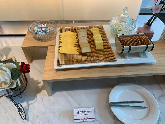 [台南安平住宿]臺邦商旅。早餐起司