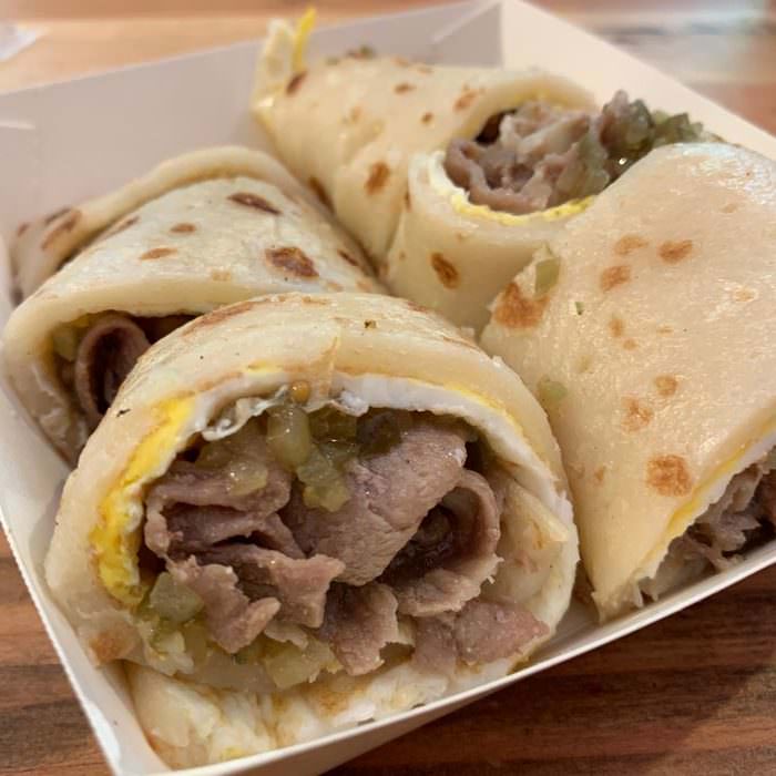 餓霸Brunch俗胖手作蛋餅。辣蝦醬超級好吃,新竹竹北早餐推薦。 - 第17張圖 新竹竹北餓霸。酸瓜瓜