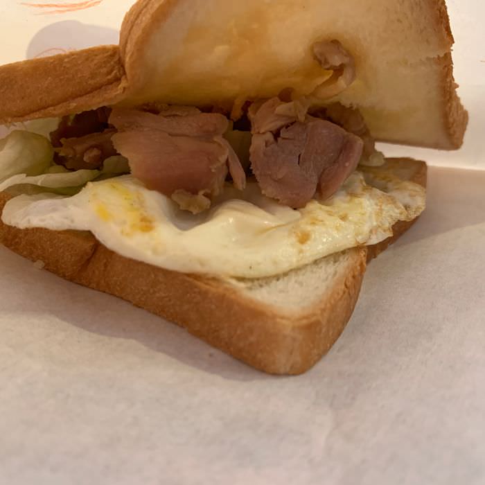 餓霸Brunch俗胖手作蛋餅。辣蝦醬超級好吃,新竹竹北早餐推薦。 - 第18張圖 新竹竹北餓霸。蒜酥雞腿蛋吐司俗胖