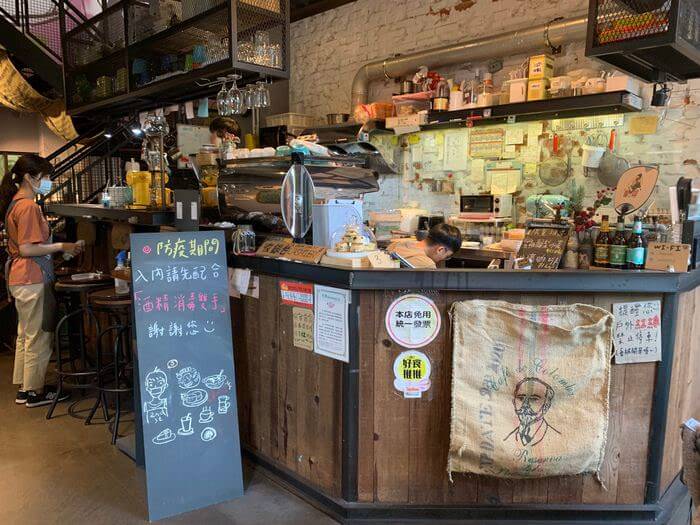 二街咖啡/竹北可以安靜讀書又可以好好拍照的網美咖啡廳推薦 - 第4張圖 新竹竹北二街咖啡/櫃台