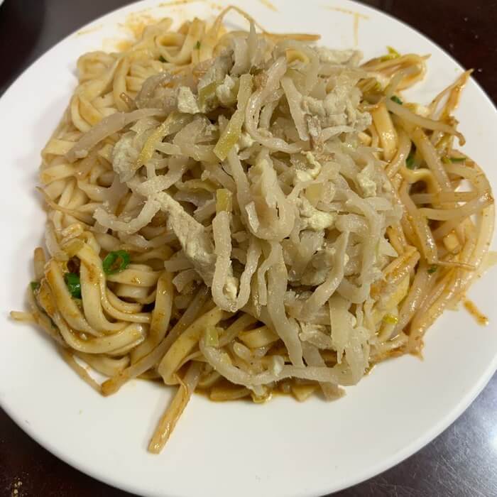 新竹阿婆早餐麵店/十八尖山新竹高中附近美食早餐午餐推薦/美味的背後藏著令人動容的堅毅故事/榨菜肉絲麵