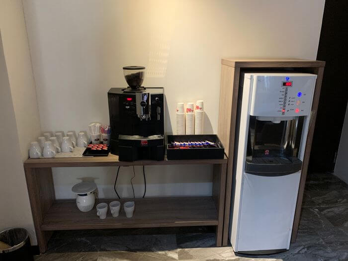 台南中西區住宿推薦/泊樂行旅赤崁店/飲水機、咖啡機