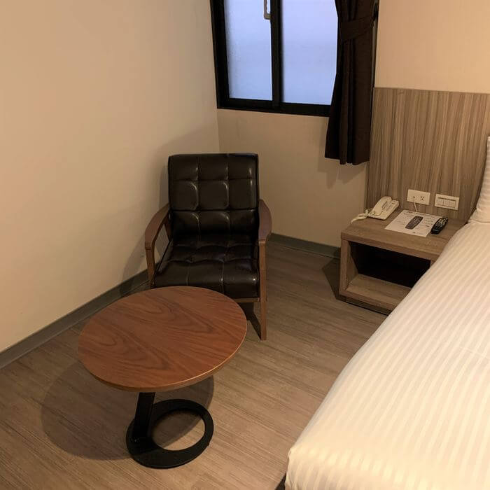 台南中西區住宿推薦/泊樂行旅赤崁店/房間休息區