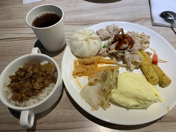 KUN HOTEL/台中逢甲住宿推薦/夜市附近高CP值飯店/走路5分鐘到夜市 - 第57張圖 台中逢甲住宿推薦/KUN HOTEL/夜市附近高CP值飯店/走路5分鐘到夜市/早餐自助餐