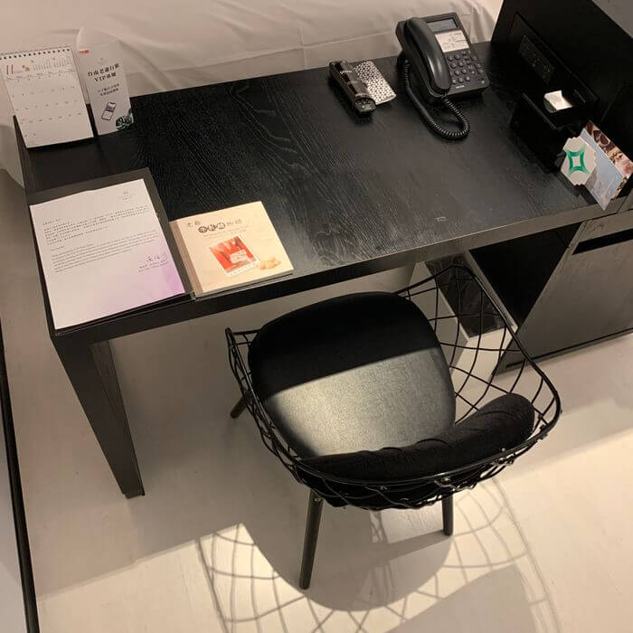 台南東區住宿/老爺行旅The Place Tainan/台南住宿飯店酒店推薦/設計風格結合在地元素飯店雙人房書桌