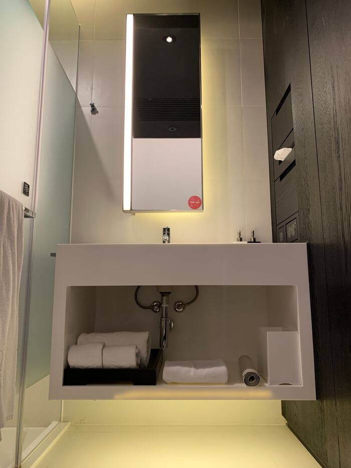 台南東區住宿/老爺行旅The Place Tainan/台南住宿飯店酒店推薦/設計風格結合在地元素飯店標準雙人房浴室