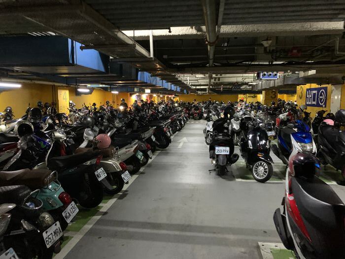 台南東區住宿/老爺行旅The Place Tainan/台南住宿飯店酒店推薦/設計風格結合在地元素飯店夢時代汽機車停車場