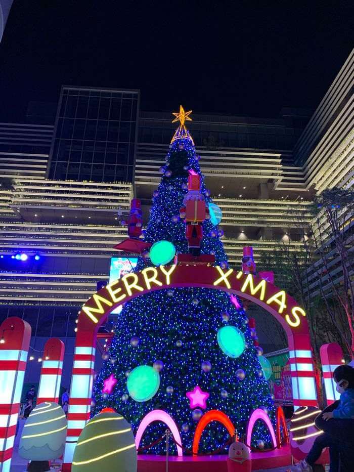 台南東區住宿/老爺行旅The Place Tainan/台南住宿飯店酒店推薦/設計風格結合在地元素飯店台南紡織夢時代購物中心聖誕樹