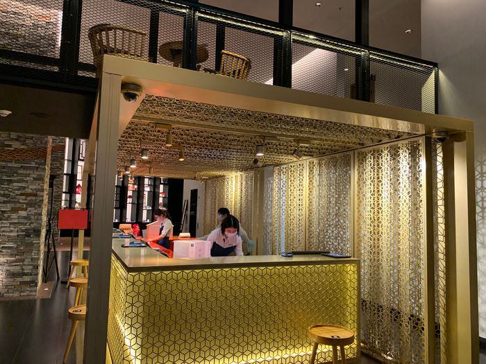 台南東區住宿/老爺行旅The Place Tainan/台南住宿飯店酒店推薦/設計風格結合在地元素飯店報到櫃台