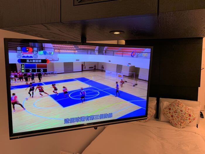 台南東區住宿/老爺行旅The Place Tainan/台南住宿飯店酒店推薦/設計風格結合在地元素飯店Panasonic的TH-40A400W可翻轉電視