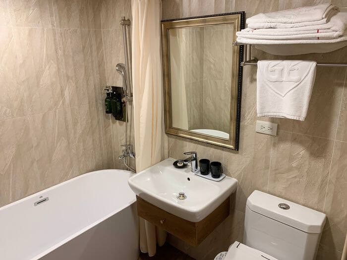 雲林斗六住宿推薦/緻麗伯爵酒店/精緻客房浴室