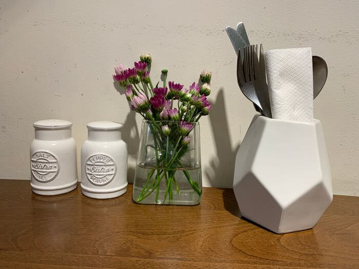 二十四分之一早午餐/新竹竹北早午餐推薦/戰斧豬排和各種剛出爐的麵包 - 第12張圖 新竹竹北早午餐推薦/二十四分之一早午餐手作麵包/桌面擺設