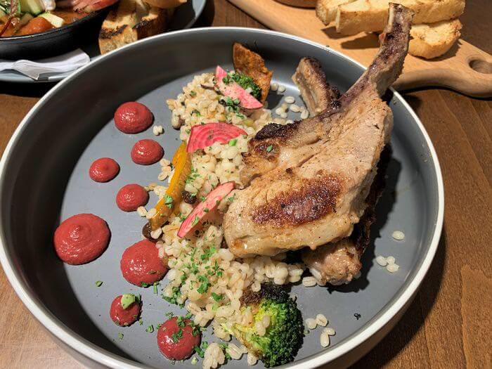 二十四分之一早午餐/新竹竹北早午餐推薦/戰斧豬排和各種剛出爐的麵包 - 第20張圖 新竹竹北早午餐推薦/二十四分之一早午餐手作麵包/一個人吃剛好戰斧豬配薏仁沙拉