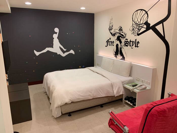 新竹火車站休息推薦/柿子紅快捷旅店/新竹市區10間休息價格整理/FREE STYLE房/籃球房/灌籃