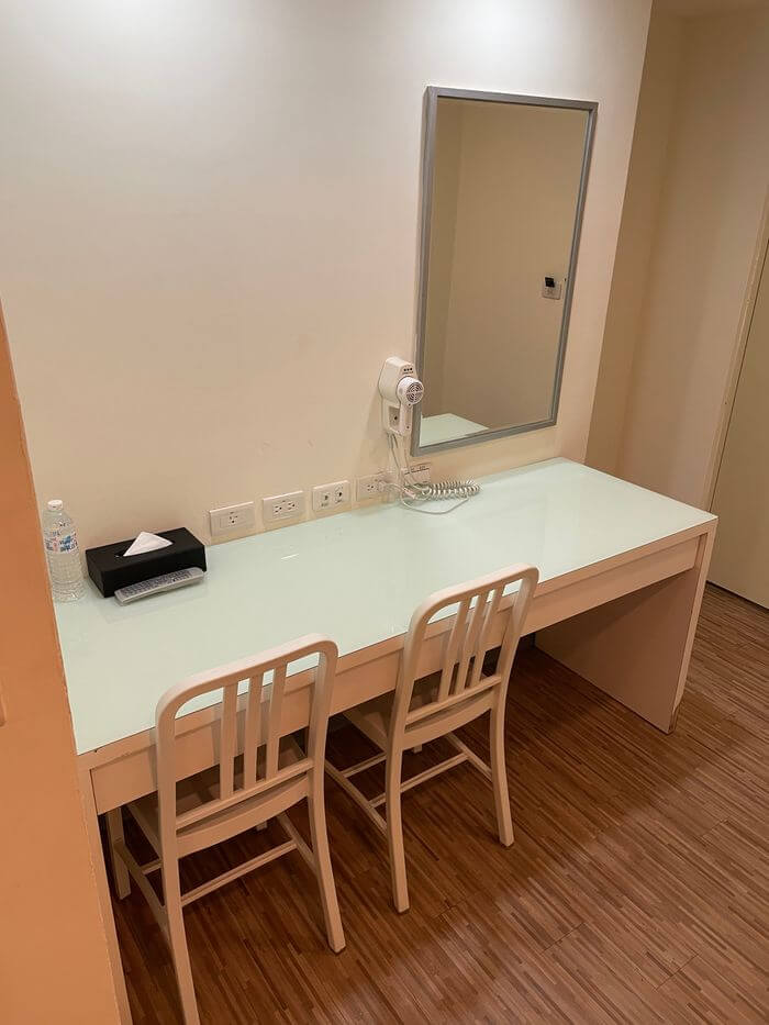 雲端商務旅館/新竹竹北附近休息推薦/竹北火車站後站步行1分鐘 - 第13張圖 花漾時尚旅館/新竹竹北附近休息推薦/大桌子