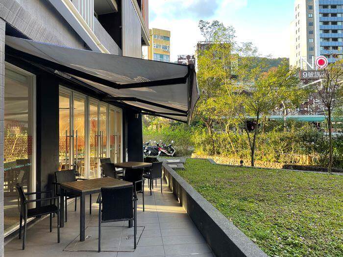 捷絲旅宜蘭礁溪館/溫泉親子飯店推薦/男女裸湯+戶外風呂SPA/礁溪兩天一夜怎麼玩/戶外休息區