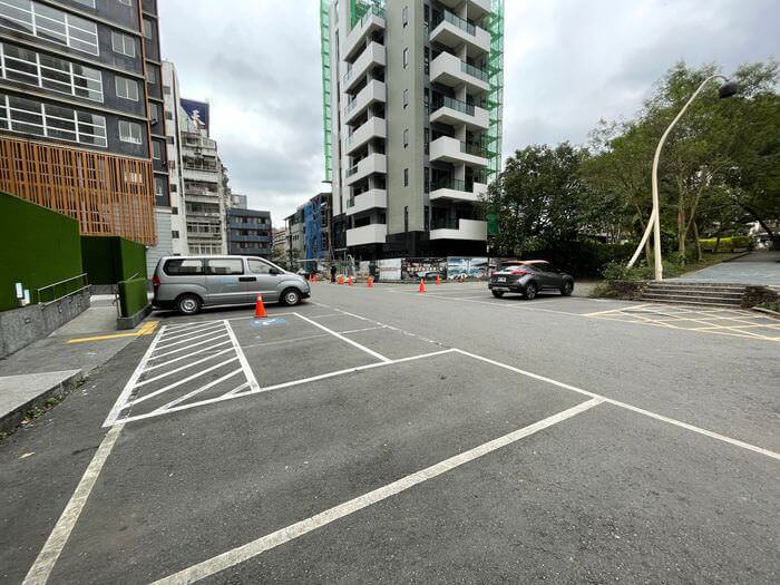 捷絲旅宜蘭礁溪館/溫泉親子飯店推薦/男女裸湯+戶外風呂SPA/礁溪兩天一夜怎麼玩/停車場