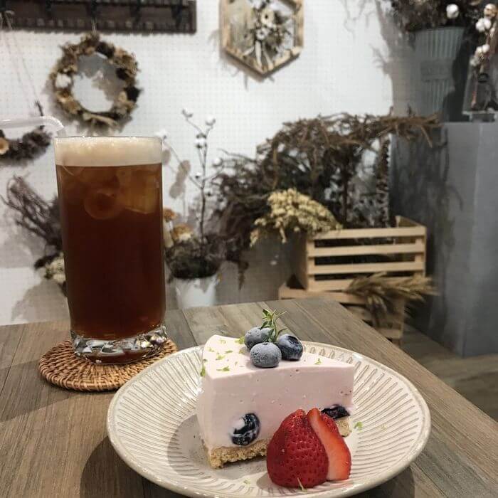 台中西屯咖啡廳Frini Café/逢甲東海大學附近不限時乾燥花咖啡館/皇家伯爵紅茶