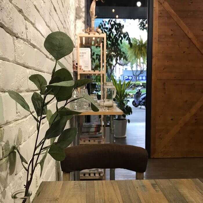 台中西屯咖啡廳Frini Café/逢甲東海大學附近不限時乾燥花咖啡館/WIFI插座