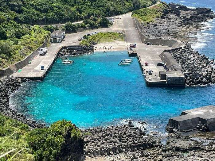 蘭嶼巴漾民宿/蘭嶼無敵海景房住宿推薦2021/靠近碼頭/電話地址/環島拍照景點 - 第66張圖 蘭嶼巴漾民宿/蘭嶼無敵海景房住宿推薦2021/靠近碼頭/電話地址/環島拍照景點/超級清澈的海水