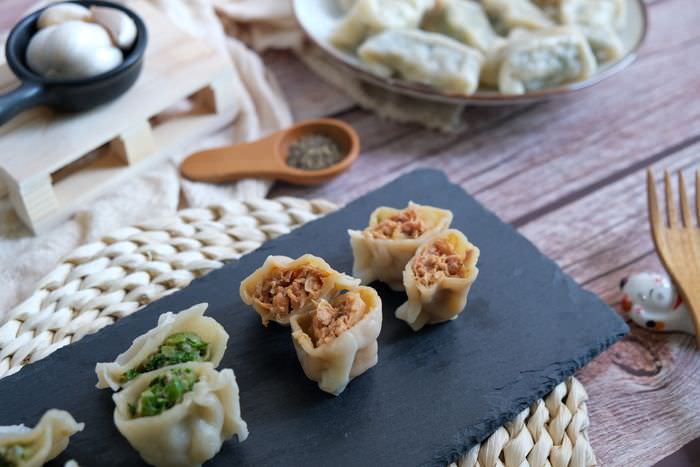 [宅配美食] 食養時養養膳系列水餃。團購冷凍水餃推薦。好吃麻辣水餃。麻辣水餃上桌