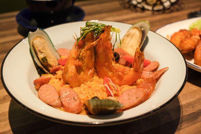 [新竹美食] 米塔咖啡餐酒館/Mita cafe bistro/巨城B1新開幕餐廳/新竹聚餐推薦/馬德里德腸海鮮飯