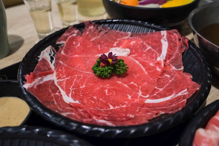 [新竹美食]湯作鍋物。新竹在地品牌。巨城附近火鍋聚餐推薦。霜降牛