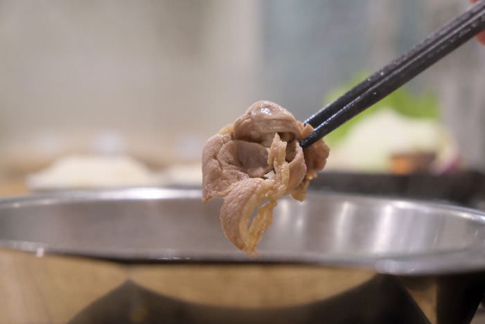 [新竹美食]湯作鍋物。新竹在地品牌。巨城附近火鍋聚餐推薦。鴨腿肉