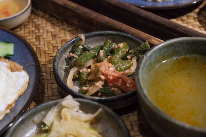 [新竹美食] 泰銷魂。竹北高鐵附近美食聚餐泰式料理推薦。好吃到神魂顛倒的打拋豬在這。菜豆