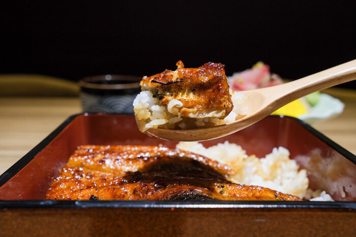 [新竹美食] 初鰻x職人味自慢。竹北令和店。醬燒白燒，熱騰騰出爐的幸福鰻魚飯。烤鰻魚
