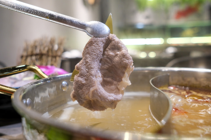 [竹北火鍋] 酉Shabu。麻辣湯頭超好吃。兩個人就可以吃的鴛鴦鍋。帝王蟹龍蝦和牛都點得到!!牛肉