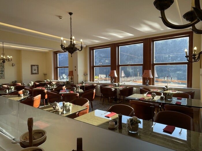 [奧捷自助] 哈修塔特Seehotel Grüner Baum，Hallstatt最美小鎮湖景飯店推薦。超美餐廳
