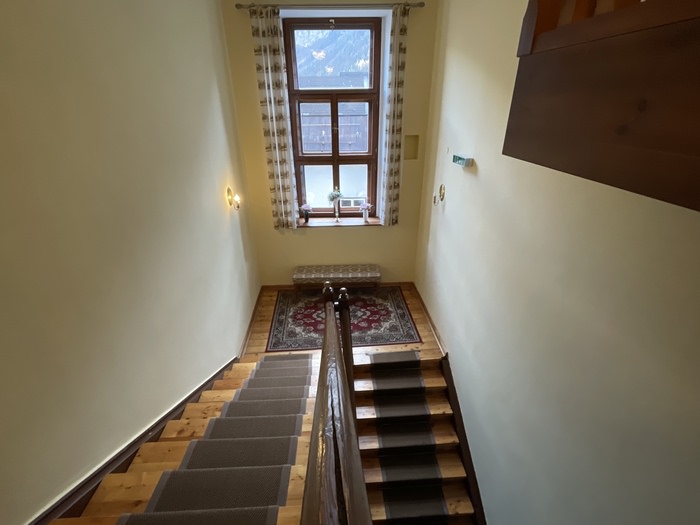 [奧捷自助] 哈修塔特Seehotel Grüner Baum，Hallstatt最美小鎮湖景飯店推薦。樓梯