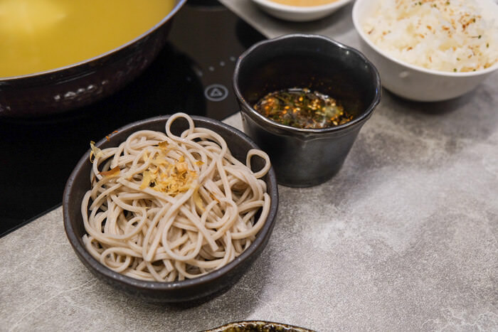 [新竹美食] 宗初火鍋。新竹大遠百附近美食推薦，日本究極A5和牛超讚。蕎麥麵