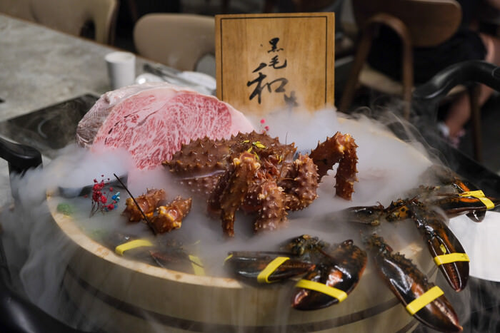 [新竹美食] 宗初火鍋。新竹大遠百附近美食推薦，日本究極A5和牛超讚。海鮮盤