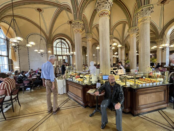 [奧捷自助] 維也納自由行行程規劃。奧捷蜜月第一站Day1。cafe central