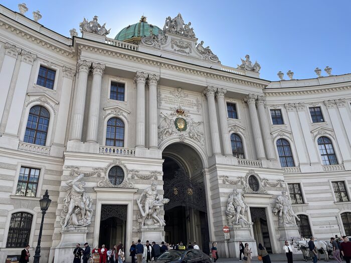 [奧捷自助] 維也納自由行行程規劃。奧捷蜜月第一站Day1。霍夫堡入口